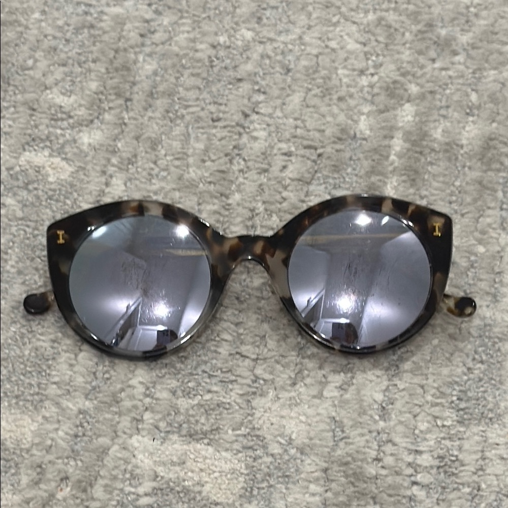 Tortoise Shell Round Sunglasses